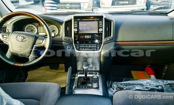 Buy Import Toyota Land Cruiser White Car in Import - Dubai in Dhufar Buy Import Toyota Land Cruiser White Car in Import - Dubai in Dhufar