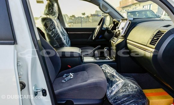 Buy Import Toyota Land Cruiser White Car in Import - Dubai in Dhufar Buy Import Toyota Land Cruiser White Car in Import - Dubai in Dhufar