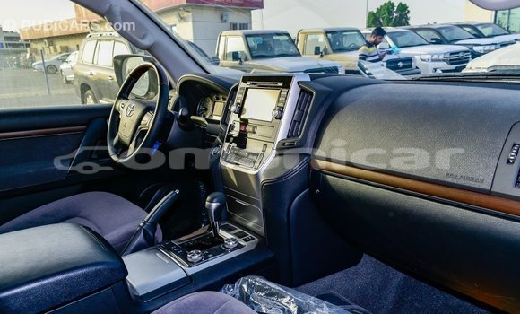 Buy Import Toyota Land Cruiser White Car in Import - Dubai in Dhufar Buy Import Toyota Land Cruiser White Car in Import - Dubai in Dhufar