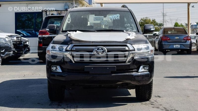 Big with watermark toyota land cruiser dhufar import dubai 3482
