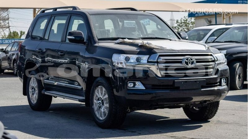 Big with watermark toyota land cruiser dhufar import dubai 3482