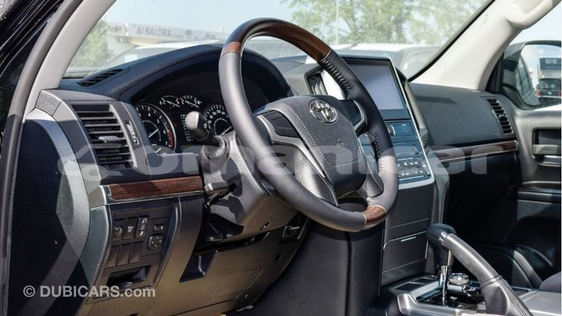 Big with watermark toyota land cruiser dhufar import dubai 3482