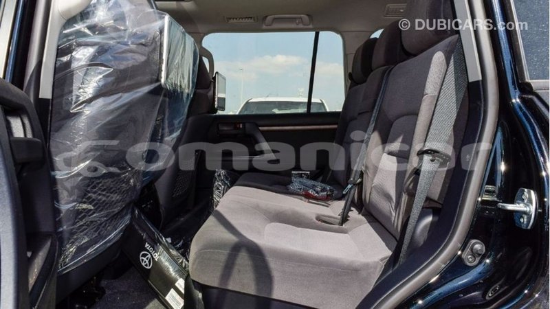 Big with watermark toyota land cruiser dhufar import dubai 3482