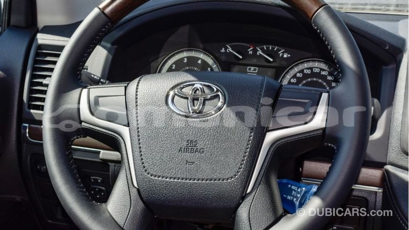 Big with watermark toyota land cruiser dhufar import dubai 3482