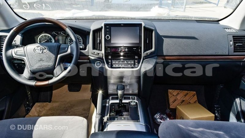 Big with watermark toyota land cruiser dhufar import dubai 3482