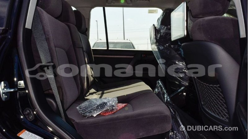 Big with watermark toyota land cruiser dhufar import dubai 3482