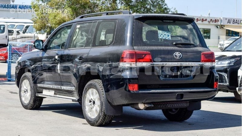 Big with watermark toyota land cruiser dhufar import dubai 3482