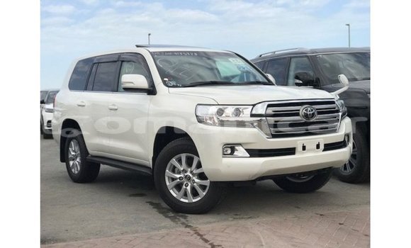 Buy Import Toyota Land Cruiser White Car in Import - Dubai in Dhufar Buy Import Toyota Land Cruiser White Car in Import - Dubai in Dhufar