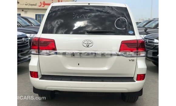 Buy Import Toyota Land Cruiser White Car in Import - Dubai in Dhufar Buy Import Toyota Land Cruiser White Car in Import - Dubai in Dhufar