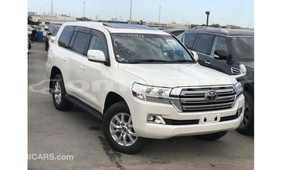 Buy Import Toyota Land Cruiser White Car in Import - Dubai in Dhufar Buy Import Toyota Land Cruiser White Car in Import - Dubai in Dhufar