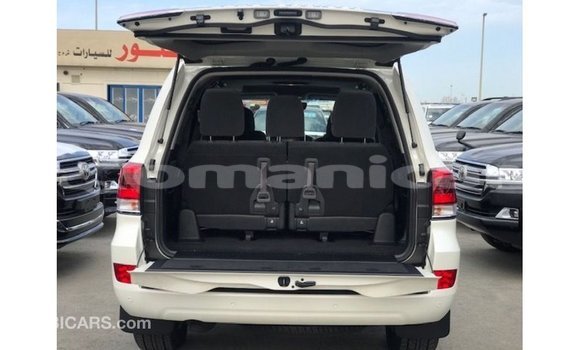 Buy Import Toyota Land Cruiser White Car in Import - Dubai in Dhufar Buy Import Toyota Land Cruiser White Car in Import - Dubai in Dhufar