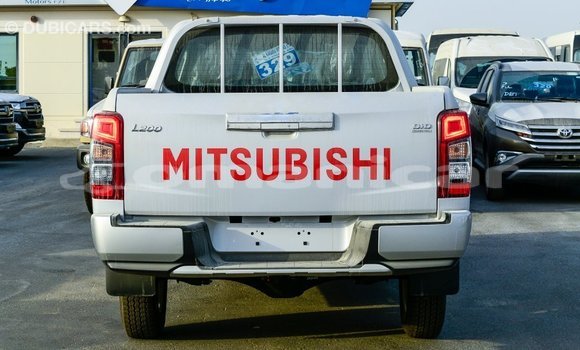 Buy Import Mitsubishi L200 White Car in Import - Dubai in Dhufar Buy Import Mitsubishi L200 White Car in Import - Dubai in Dhufar