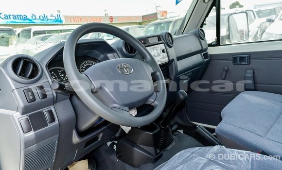 Buy Import Toyota Land Cruiser White Car in Import - Dubai in Dhufar Buy Import Toyota Land Cruiser White Car in Import - Dubai in Dhufar