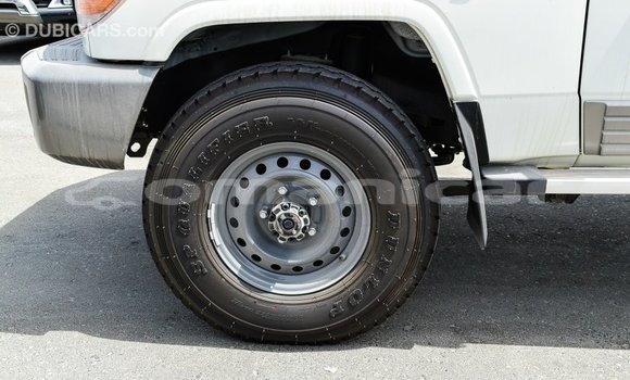 Buy Import Toyota Land Cruiser White Car in Import - Dubai in Dhufar Buy Import Toyota Land Cruiser White Car in Import - Dubai in Dhufar