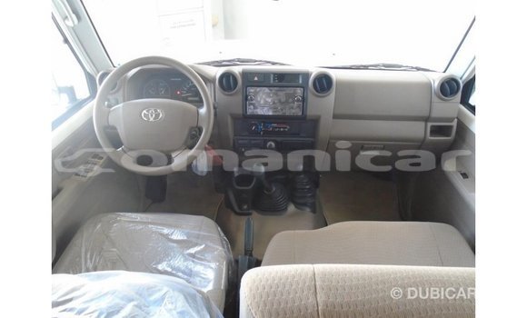 Buy Import Toyota Land Cruiser White Car in Import - Dubai in Dhufar Buy Import Toyota Land Cruiser White Car in Import - Dubai in Dhufar