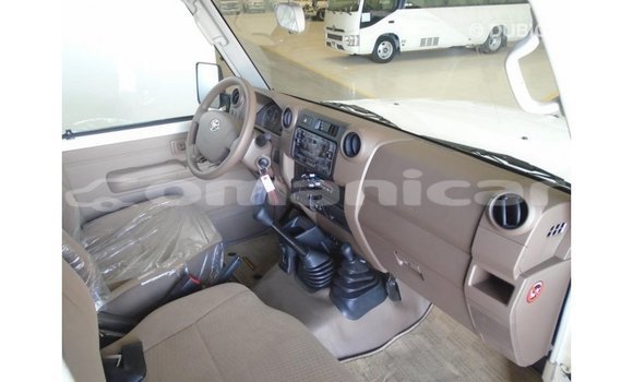 Buy Import Toyota Land Cruiser White Car in Import - Dubai in Dhufar Buy Import Toyota Land Cruiser White Car in Import - Dubai in Dhufar