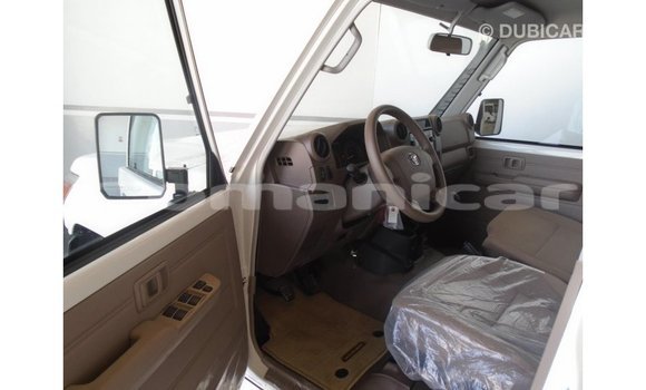 Buy Import Toyota Land Cruiser White Car in Import - Dubai in Dhufar Buy Import Toyota Land Cruiser White Car in Import - Dubai in Dhufar