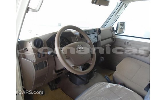 Buy Import Toyota Land Cruiser White Car in Import - Dubai in Dhufar Buy Import Toyota Land Cruiser White Car in Import - Dubai in Dhufar