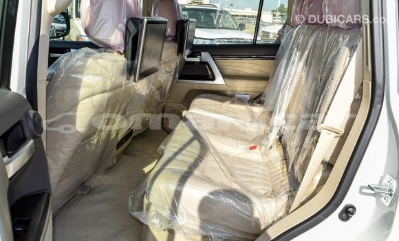 Buy Import Toyota Land Cruiser White Car in Import - Dubai in Dhufar Buy Import Toyota Land Cruiser White Car in Import - Dubai in Dhufar
