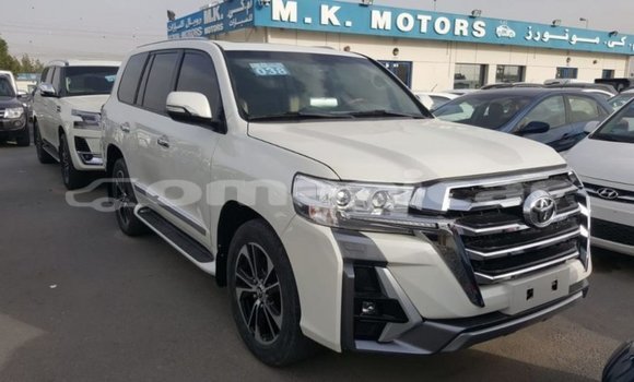 Buy Import Toyota Land Cruiser White Car in Import - Dubai in Dhufar Buy Import Toyota Land Cruiser White Car in Import - Dubai in Dhufar