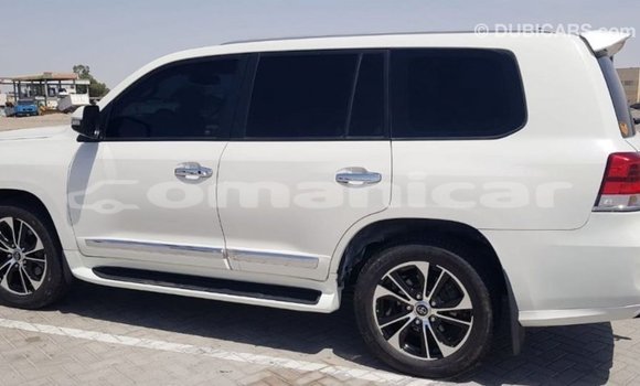 Buy Import Toyota Land Cruiser White Car in Import - Dubai in Dhufar Buy Import Toyota Land Cruiser White Car in Import - Dubai in Dhufar