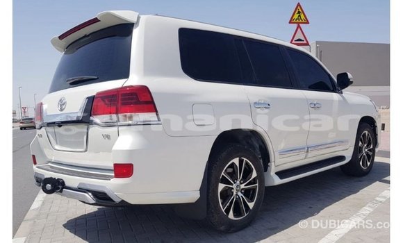 Buy Import Toyota Land Cruiser White Car in Import - Dubai in Dhufar Buy Import Toyota Land Cruiser White Car in Import - Dubai in Dhufar
