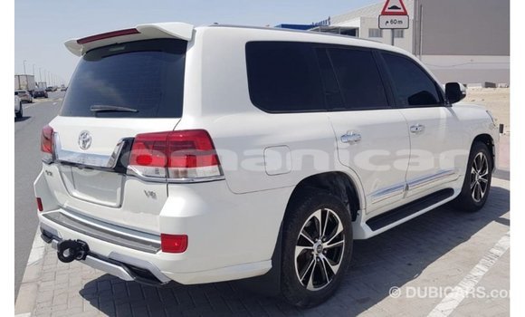 Buy Import Toyota Land Cruiser White Car in Import - Dubai in Dhufar Buy Import Toyota Land Cruiser White Car in Import - Dubai in Dhufar