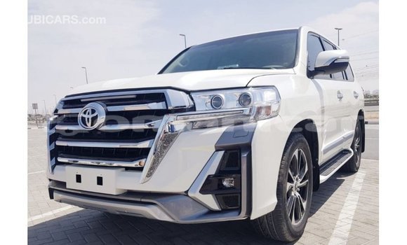 Buy Import Toyota Land Cruiser White Car in Import - Dubai in Dhufar Buy Import Toyota Land Cruiser White Car in Import - Dubai in Dhufar