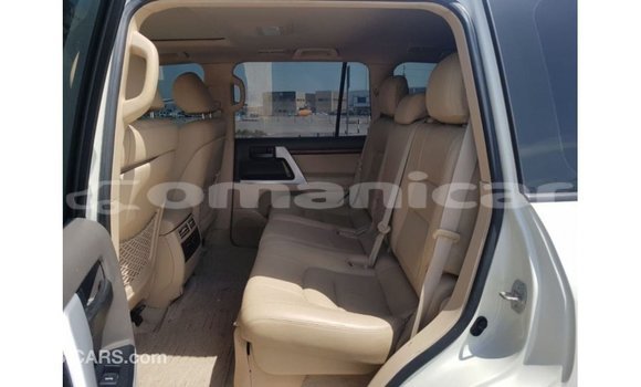 Buy Import Toyota Land Cruiser White Car in Import - Dubai in Dhufar Buy Import Toyota Land Cruiser White Car in Import - Dubai in Dhufar