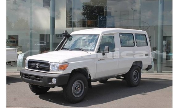 Buy Import Toyota Land Cruiser White Car in Import - Dubai in Dhufar Buy Import Toyota Land Cruiser White Car in Import - Dubai in Dhufar