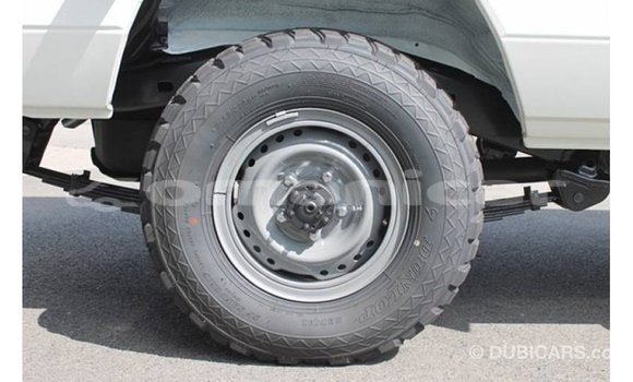 Buy Import Toyota Land Cruiser White Car in Import - Dubai in Dhufar Buy Import Toyota Land Cruiser White Car in Import - Dubai in Dhufar