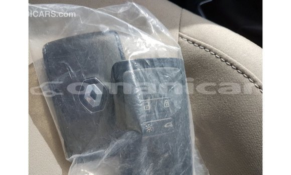 Buy Import Renault 19 Green Car in Import - Dubai in Dhufar Buy Import Renault 19 Green Car in Import - Dubai in Dhufar