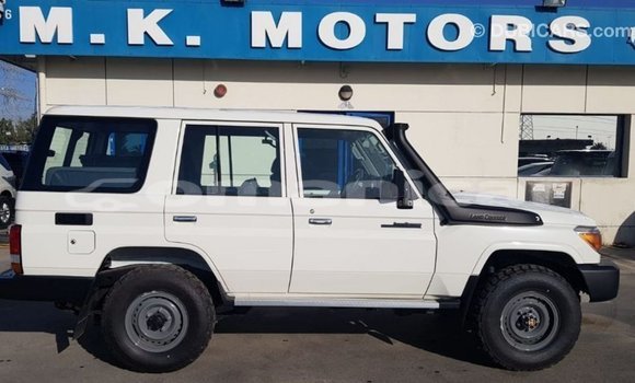 Buy Import Toyota Land Cruiser White Car in Import - Dubai in Dhufar Buy Import Toyota Land Cruiser White Car in Import - Dubai in Dhufar