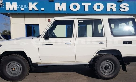 Buy Import Toyota Land Cruiser White Car in Import - Dubai in Dhufar Buy Import Toyota Land Cruiser White Car in Import - Dubai in Dhufar