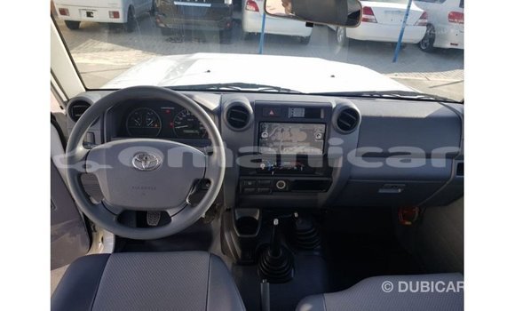 Buy Import Toyota Land Cruiser White Car in Import - Dubai in Dhufar Buy Import Toyota Land Cruiser White Car in Import - Dubai in Dhufar