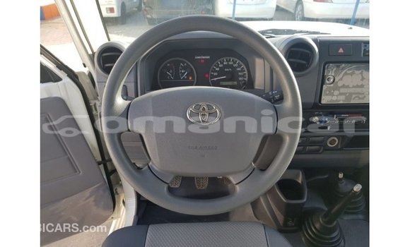 Buy Import Toyota Land Cruiser White Car in Import - Dubai in Dhufar Buy Import Toyota Land Cruiser White Car in Import - Dubai in Dhufar