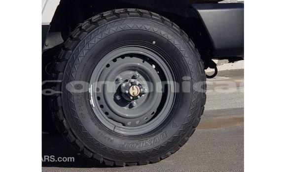 Buy Import Toyota Land Cruiser White Car in Import - Dubai in Dhufar Buy Import Toyota Land Cruiser White Car in Import - Dubai in Dhufar