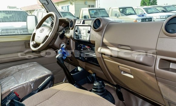 Buy Import Toyota Land Cruiser Beige Car in Import - Dubai in Dhufar Buy Import Toyota Land Cruiser Beige Car in Import - Dubai in Dhufar