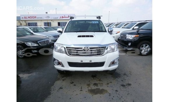 Buy Import Toyota Hilux White Car in Import - Dubai in Dhufar Buy Import Toyota Hilux White Car in Import - Dubai in Dhufar