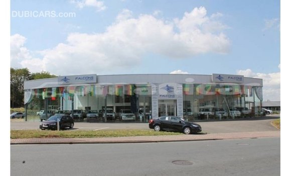 Buy Import Toyota Hilux White Car in Import - Dubai in Dhufar Buy Import Toyota Hilux White Car in Import - Dubai in Dhufar