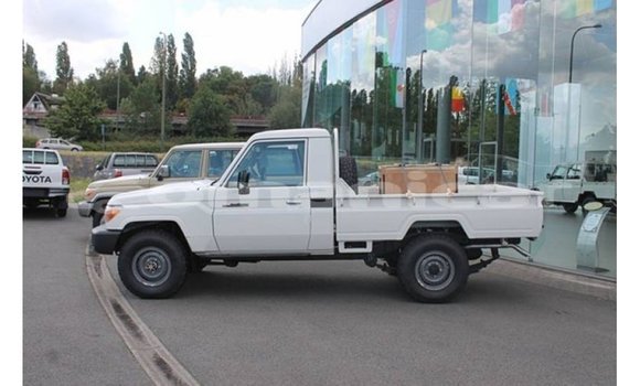 Buy Import Toyota Land Cruiser White Car in Import - Dubai in Dhufar Buy Import Toyota Land Cruiser White Car in Import - Dubai in Dhufar