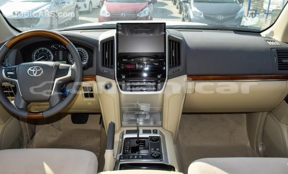 Buy Import Toyota Land Cruiser White Car in Import - Dubai in Dhufar Buy Import Toyota Land Cruiser White Car in Import - Dubai in Dhufar