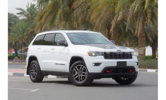 Buy Import Jeep Grand Cherokee White Car in Import - Dubai in Dhufar