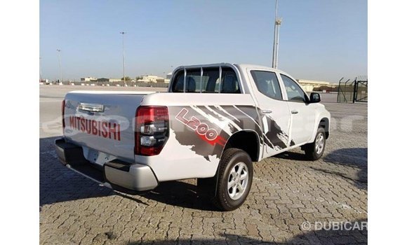Buy Import Mitsubishi L200 White Car in Import - Dubai in Dhufar Buy Import Mitsubishi L200 White Car in Import - Dubai in Dhufar