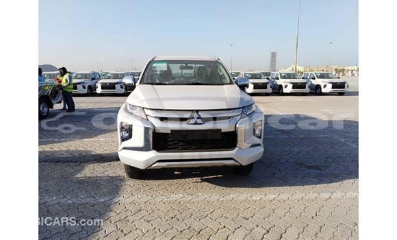 Buy Import Mitsubishi L200 White Car in Import - Dubai in Dhufar Buy Import Mitsubishi L200 White Car in Import - Dubai in Dhufar