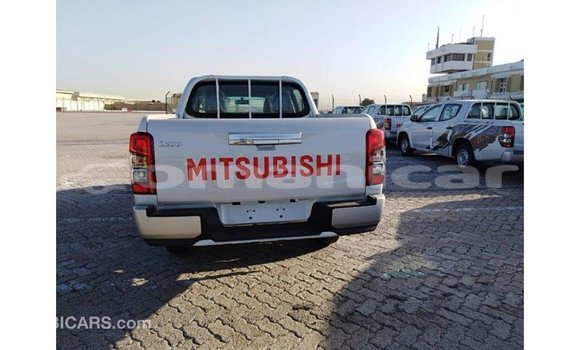 Buy Import Mitsubishi L200 White Car in Import - Dubai in Dhufar Buy Import Mitsubishi L200 White Car in Import - Dubai in Dhufar