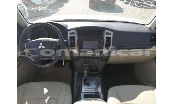 Buy Import Mitsubishi Pajero White Car in Import - Dubai in Dhufar Buy Import Mitsubishi Pajero White Car in Import - Dubai in Dhufar