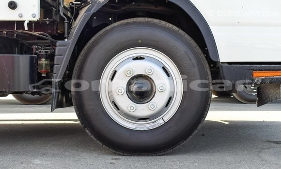 Buy Import Mitsubishi Carisma White Car in Import - Dubai in Dhufar