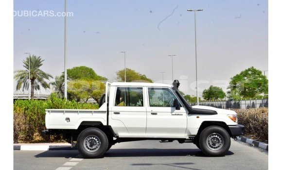 Buy Import Toyota Land Cruiser White Car in Import - Dubai in Dhufar Buy Import Toyota Land Cruiser White Car in Import - Dubai in Dhufar