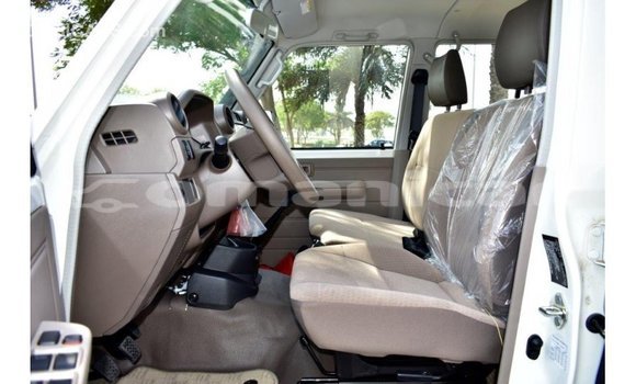 Buy Import Toyota Land Cruiser White Car in Import - Dubai in Dhufar Buy Import Toyota Land Cruiser White Car in Import - Dubai in Dhufar